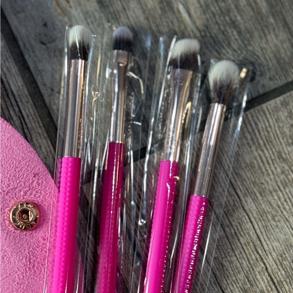 Makeup Brushes - Picture 3 of 4